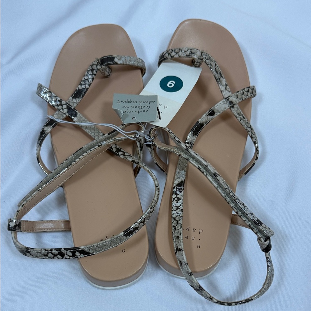 a new day Snake Pattern Strappy Sandals women gray/eden target NWT size 9